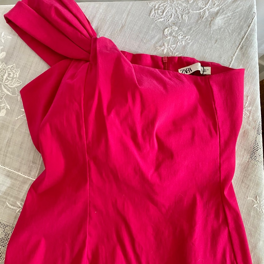 Zara pink one shoulder fitted top in Size Large
